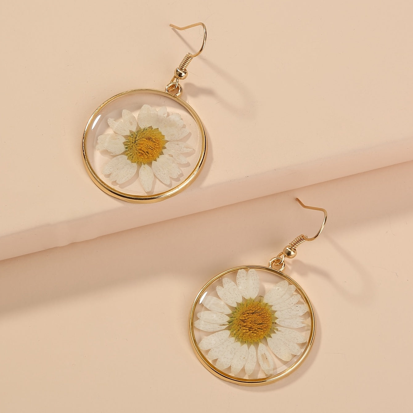 Daisy Flower Resin Drop Earrings - Drop & Dangle Earrings with Pressed Flower Design, Round Circle Hook, Fashion Jewelry for Women, Beautiful Floral Accessories
